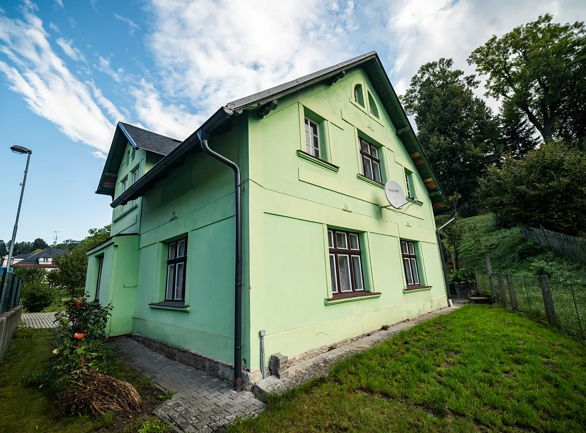 Prodej rodinného domu 180 m², pozemek 1688 m²